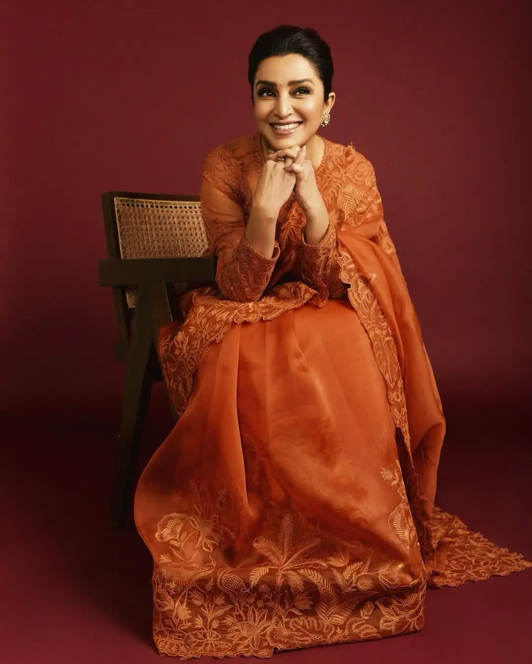 HINDI ACTRESS TISCA CHOPRA IN ORANGE SAREE BLOUSE 4